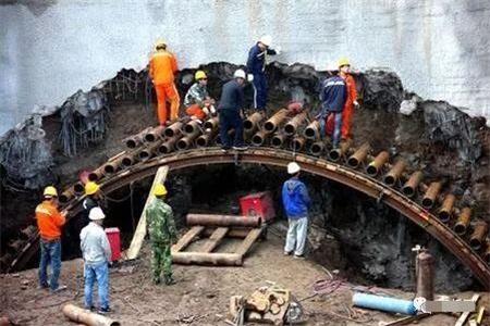 唐山隧道钢花管支护案例